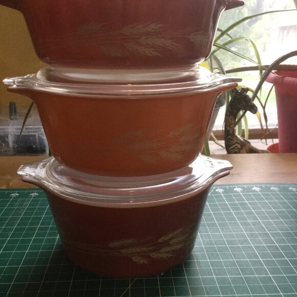 Vintage Pyrex Autumn Harvest Wheat Pattern Orange/Rust 3 Piece Set with lids - Picture 1 of 5